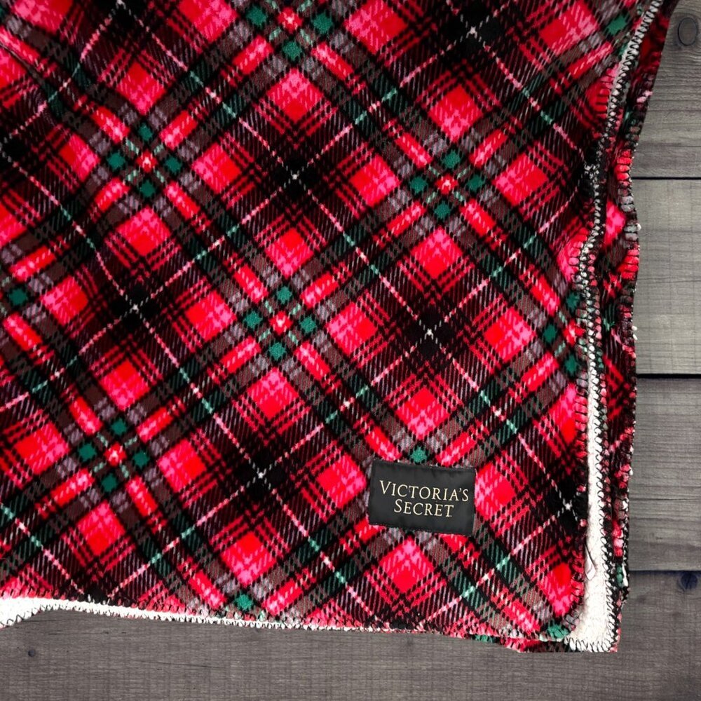 Victoria's Secret Red Plaid Sherpa Throw Blanket 50x60 Cozy Holiday Cabin
